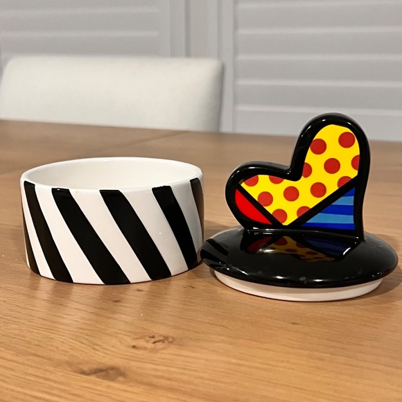 Romero Britto Colorful Heart Round Trinket Box - Picture 5 of 10